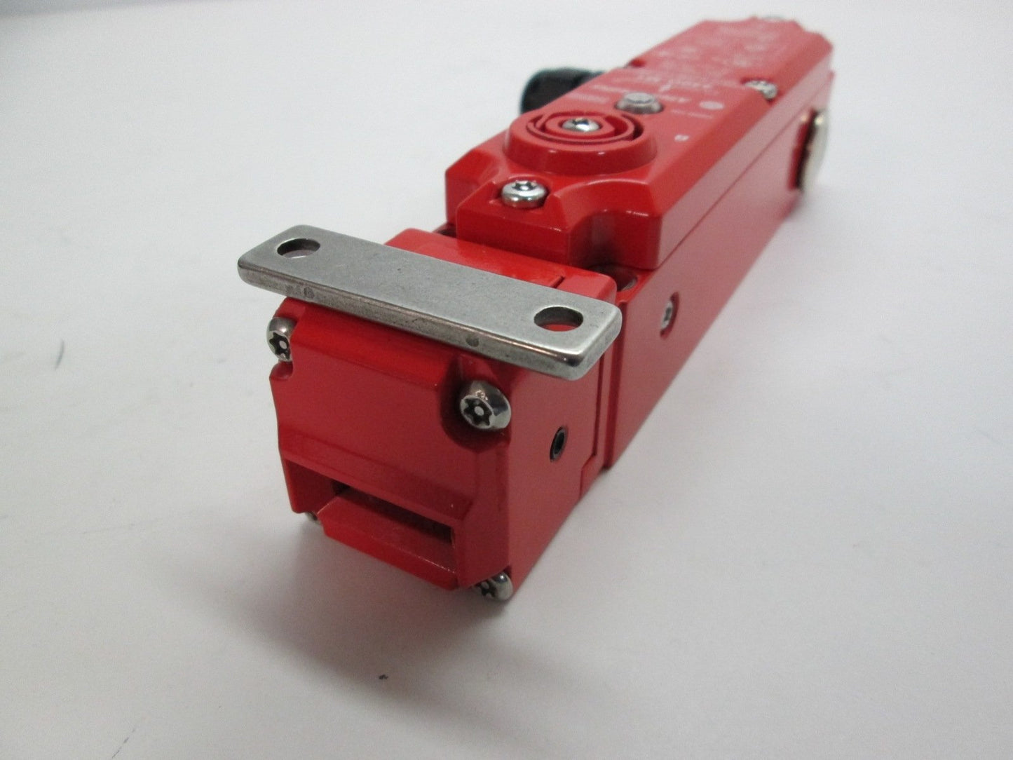 Used Allen Bradley 440G-MT Guard Locking Solenoid Switch,24VAC/VDC,2-N0/2-NC Contacts