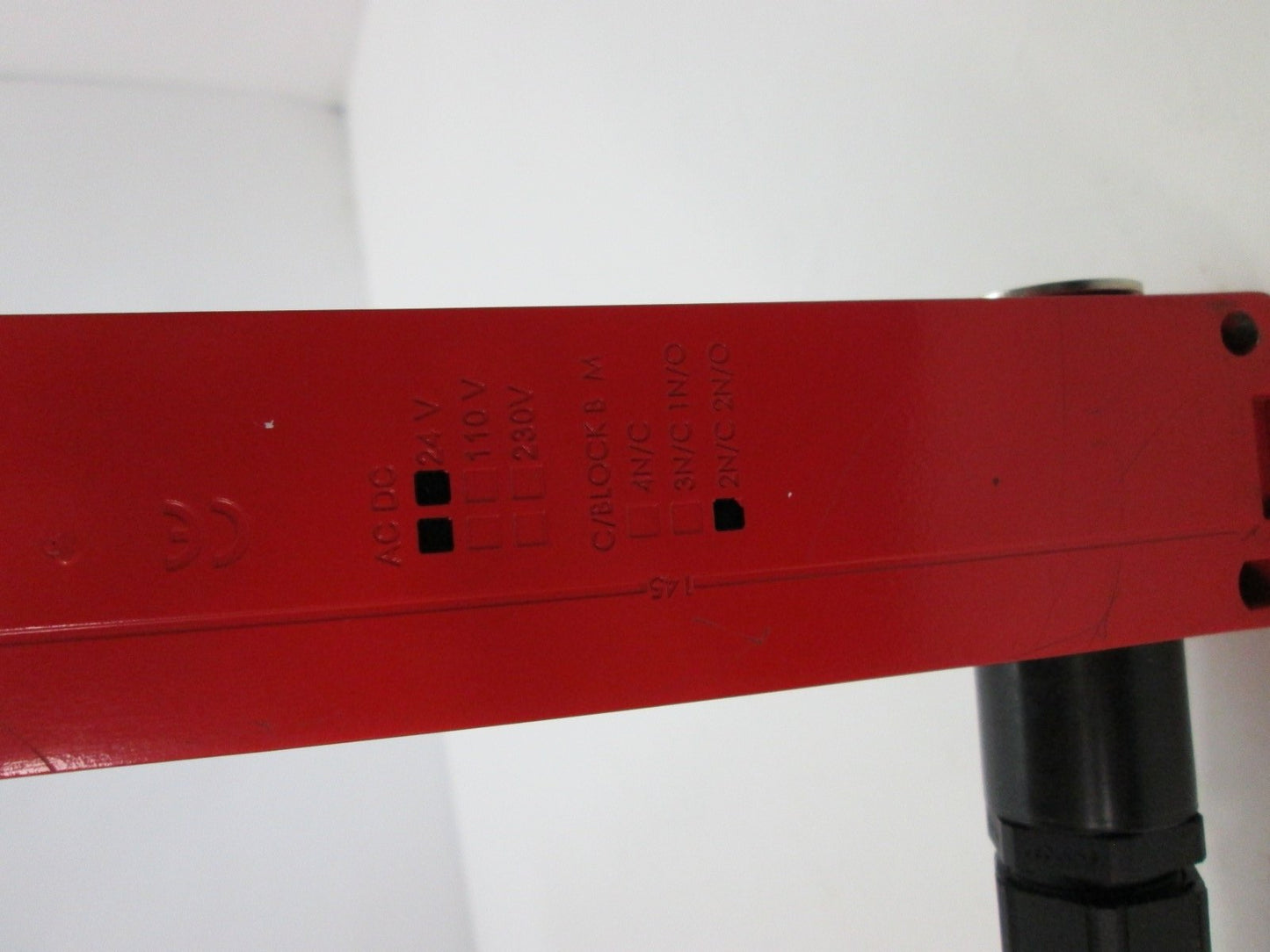 Used Allen Bradley 440G-MT Guard Locking Solenoid Switch,24VAC/VDC,2-N0/2-NC Contacts