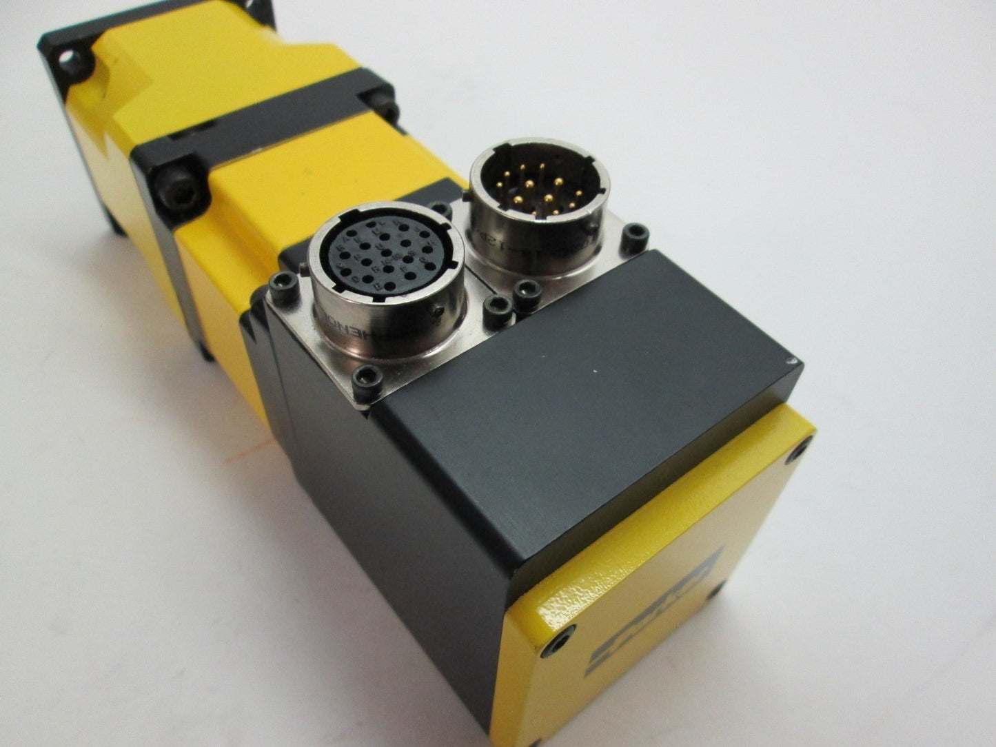 Used Parker Compumotor CM231DJ-112879 Brushless Servo Motor 340 Volt 1.94 A 78 oz-in