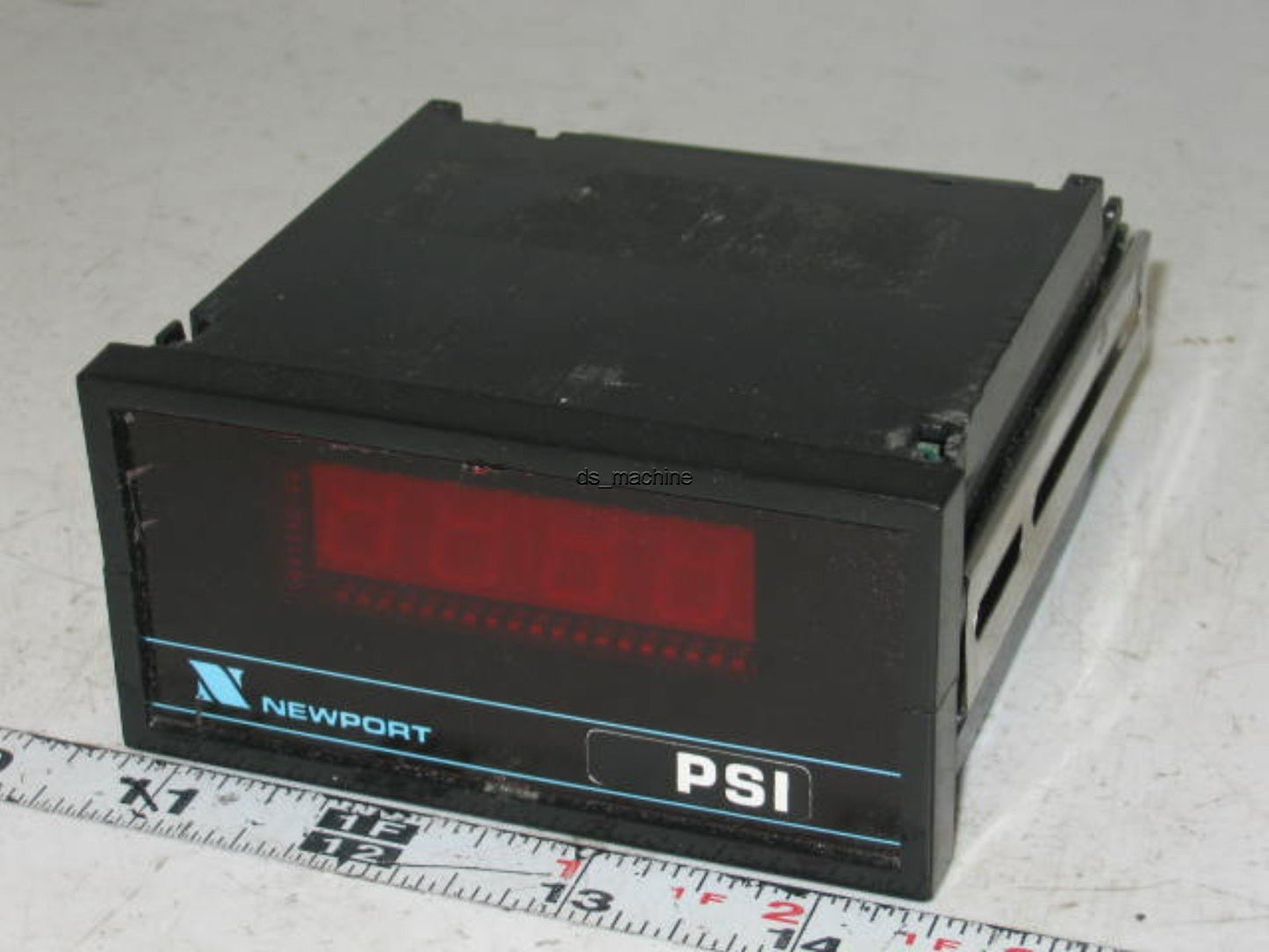 Used Newport 202A-P-FS Panel Process Meter, 3-1/2 Digit Display, Input 0-10VDC