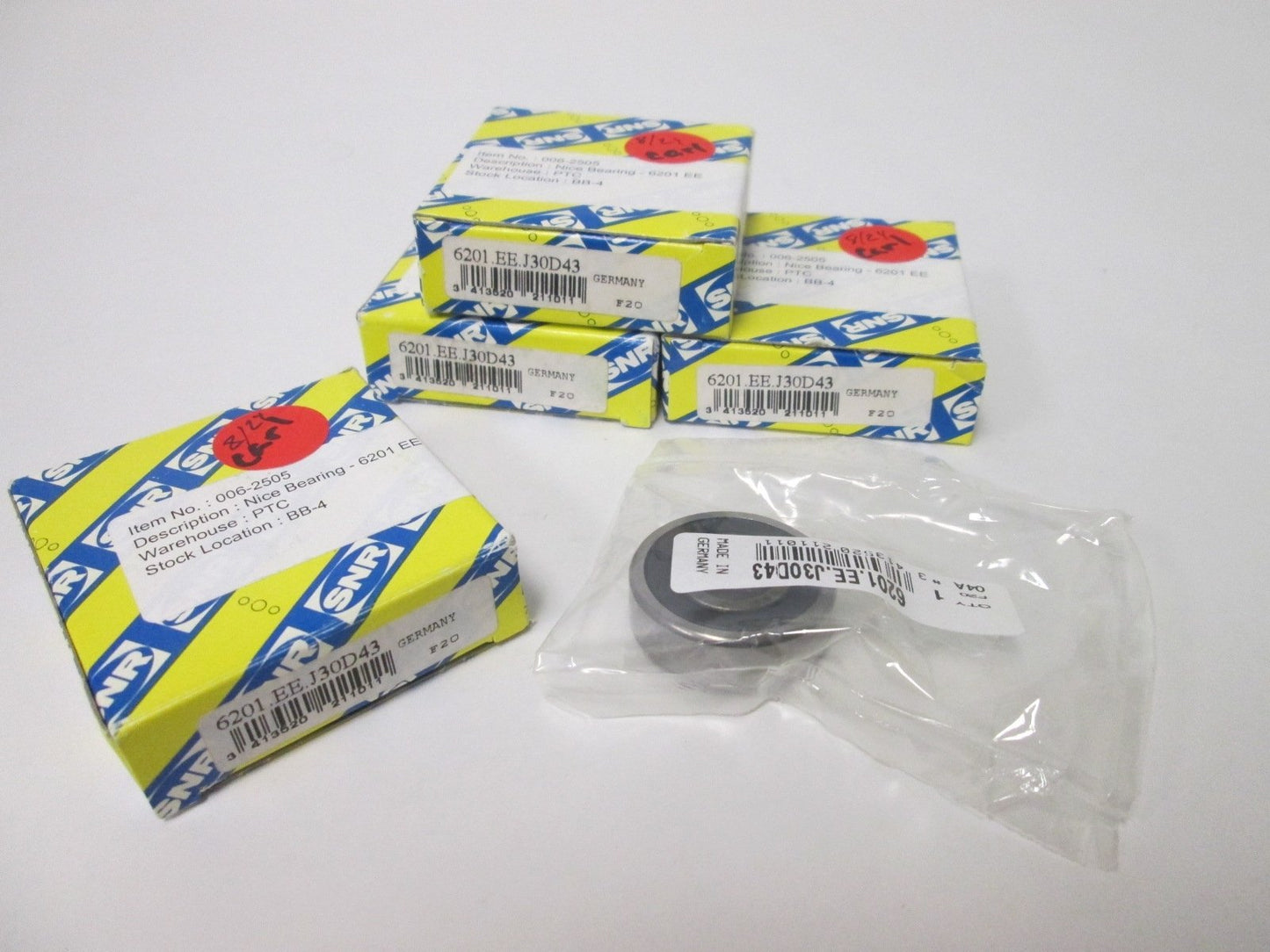 New Lot of 4 New SNR 6201.EE.J30D43 Bearings, OD: 32mm, ID: 12mm, Thickness: 10mm