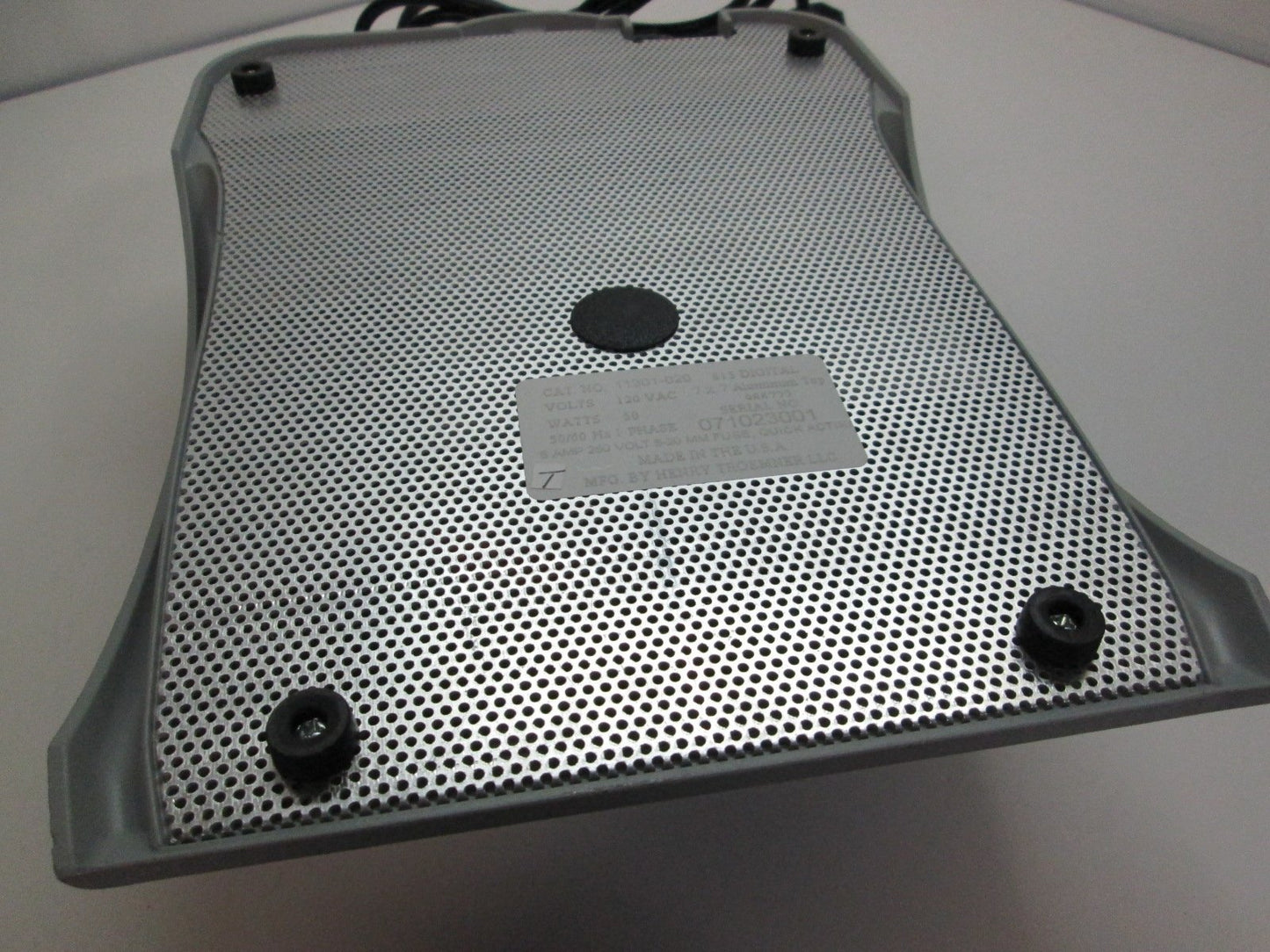 Used VWR 11301-020 Professional Stirrer 120VAC 7" x 7" Aluminum Top 5 Amp 50 Watts