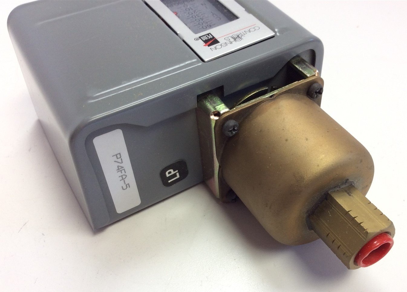 New – Open box Johnson Controls P74FA-5C Differential Pressure Switch Control 8-60 PSI 1/4" NPT