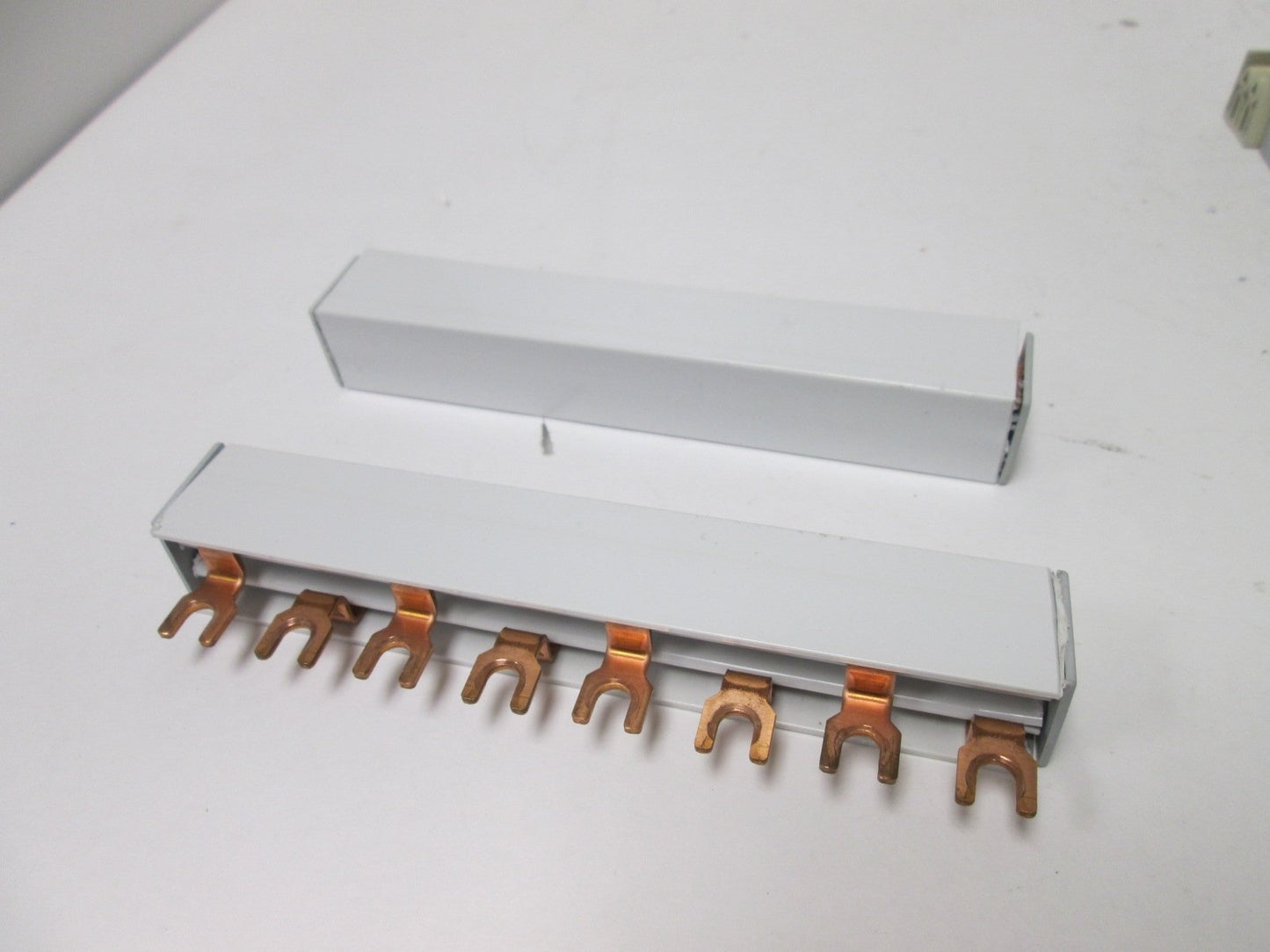 Used Lot of 8 Cutler Hammer Bus Bars, Rating: 55A 480VAC, 2x 5.5" & 6x 4.25" Lengths