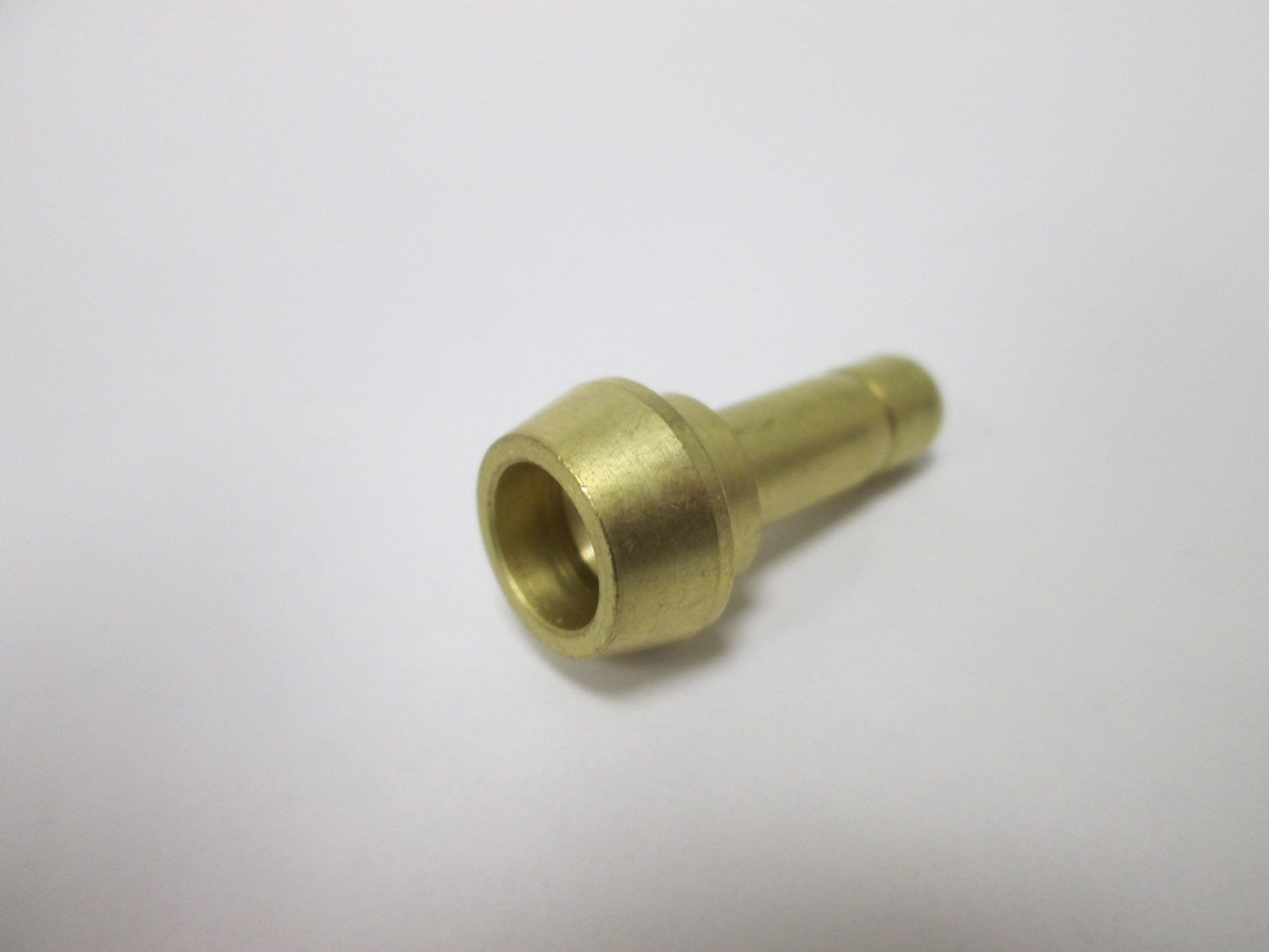 New Lot of 61 Reducing Port Connectors, Size: 3/8" to 1/4", Material: Brass