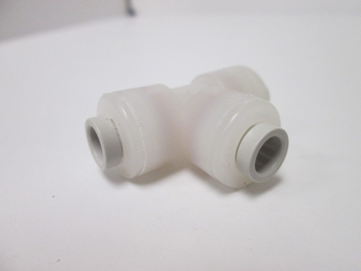 Used Lot of 10 Parker F4TU4 Parflex Tee Fittings, For 1/4" Tubing, Pressure: 300psi