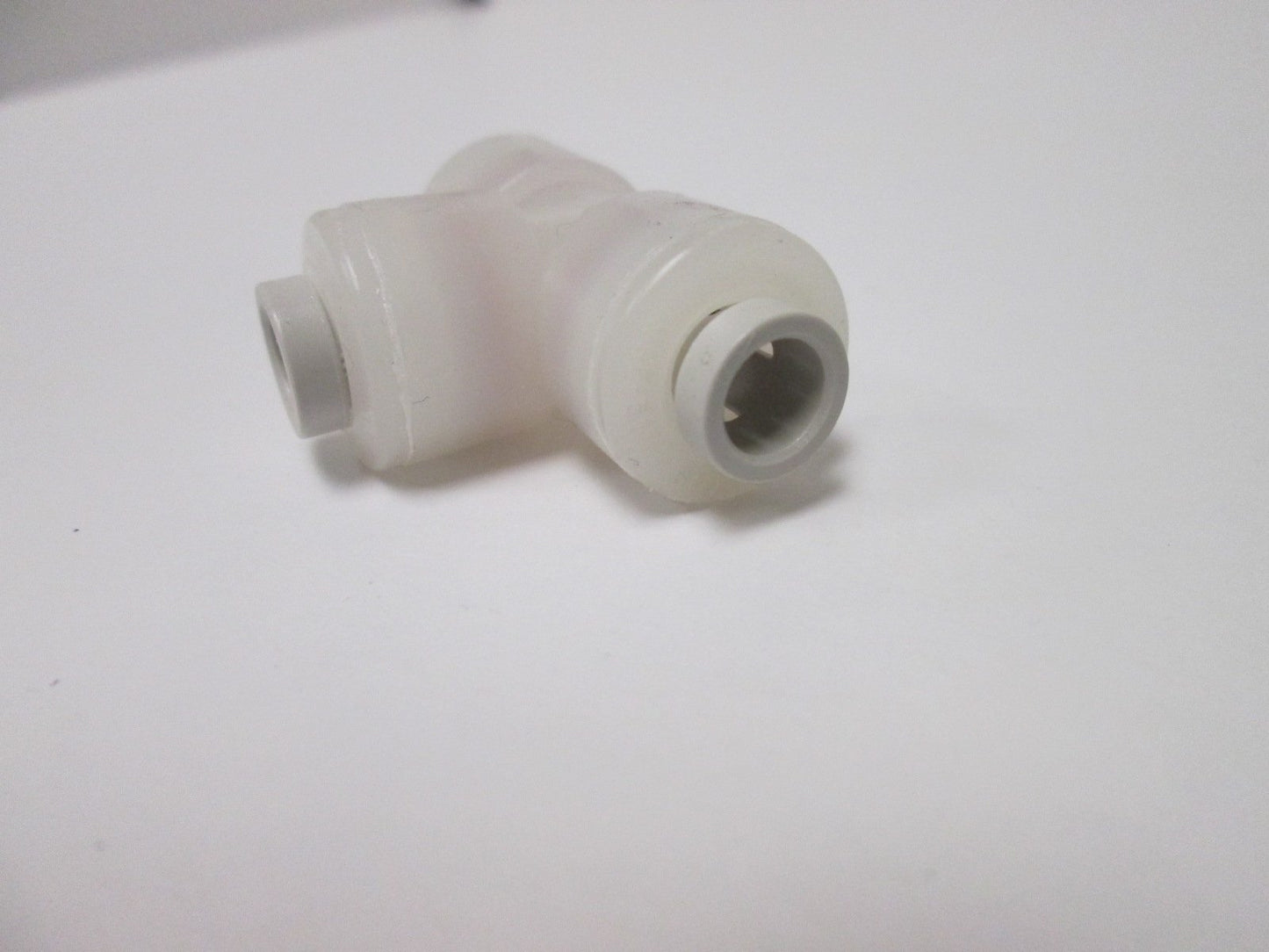 Used Lot of 10 Parker F4TU4 Parflex Tee Fittings, For 1/4" Tubing, Pressure: 300psi
