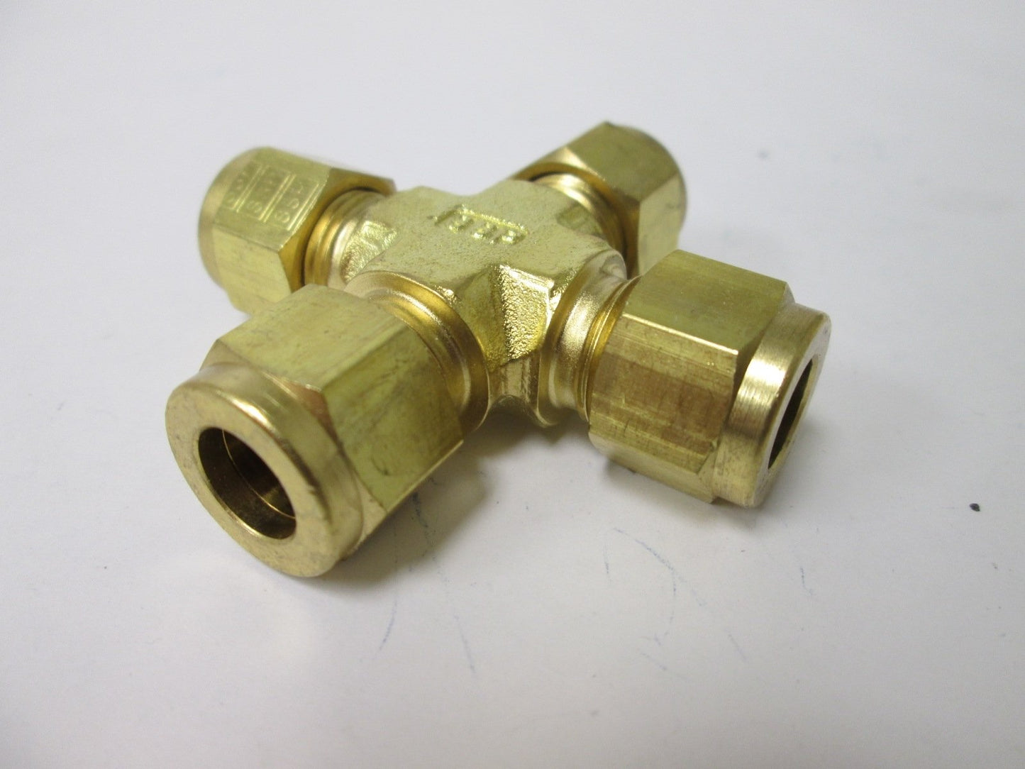 New Lot of 10 SSP IBD6UCS Cross Compression Unions, 3/8" Tube, Material: Brass