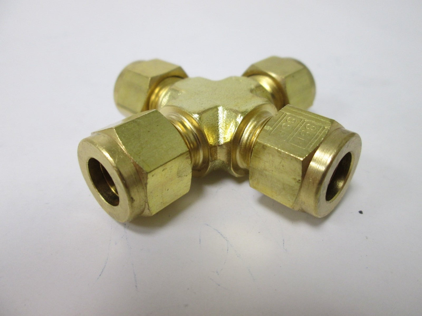 New Lot of 10 SSP IBD6UCS Cross Compression Unions, 3/8" Tube, Material: Brass