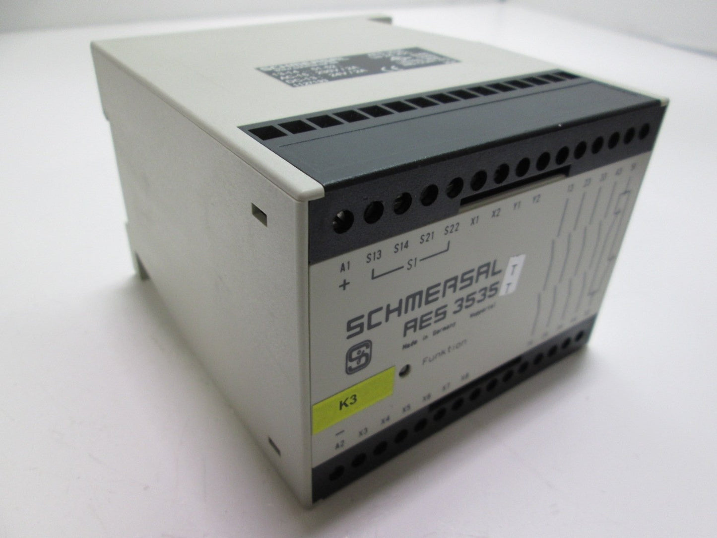 Used Schmersal AES 3535 Guard Door Safety Switch Monitoring Module 24VDC DC 2 Amp DIN