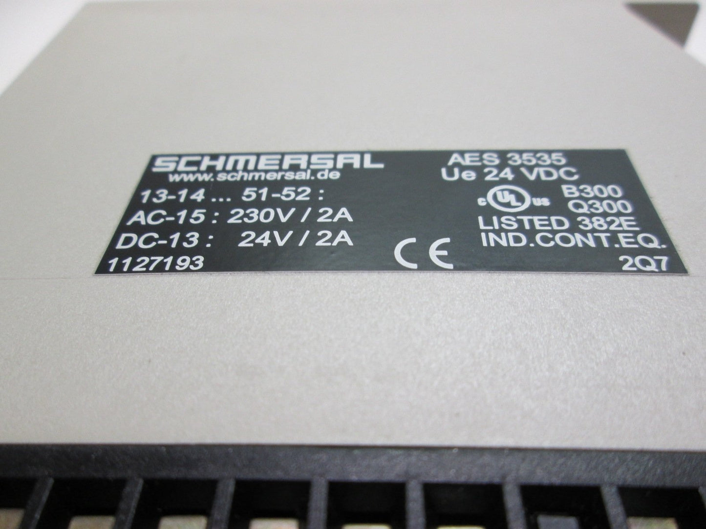 Used Schmersal AES 3535 Guard Door Safety Switch Monitoring Module 24VDC DC 2 Amp DIN