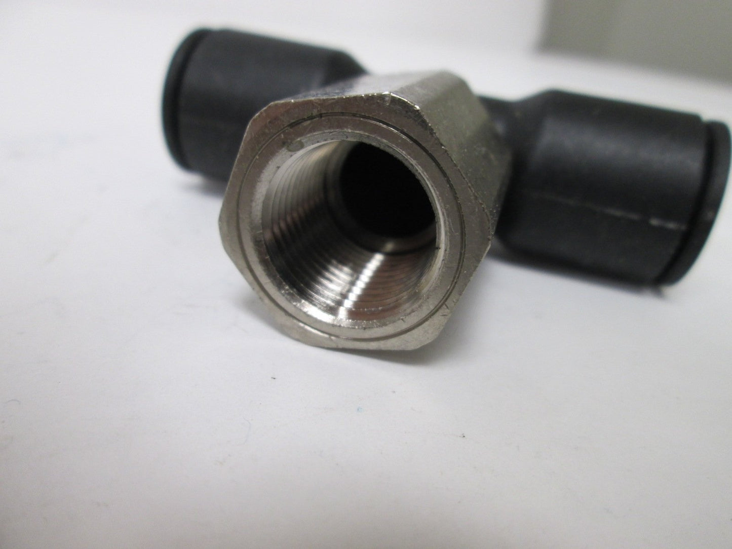 New Lot of 6 Legis Tees, 1/2" Tube Inline to Female 3/8" NPT Connection