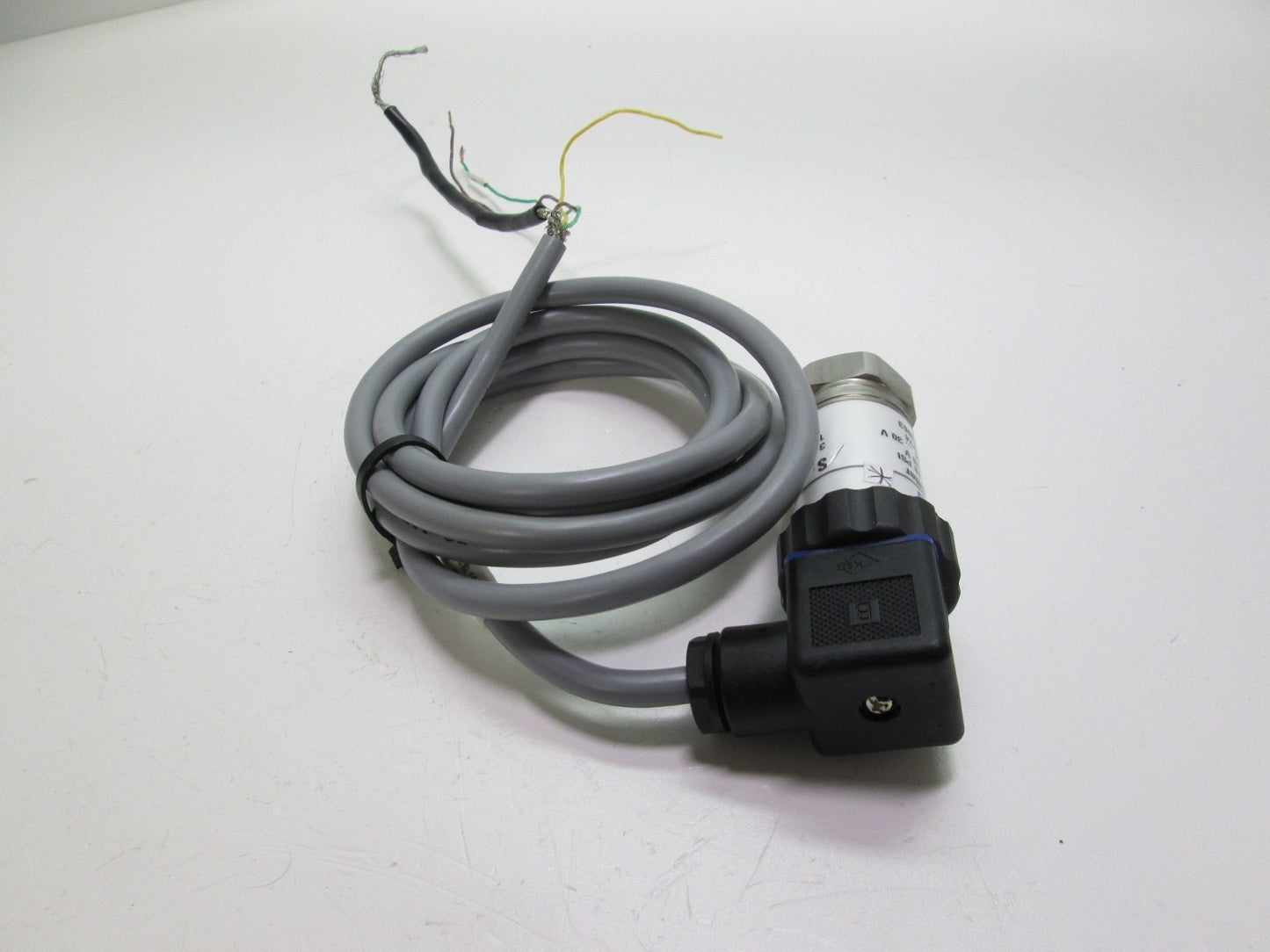 Used WIKA S-10 50318063 Pressure Transmitter 10-30VDC 1/4" NPT With Cable 0-10 PSI