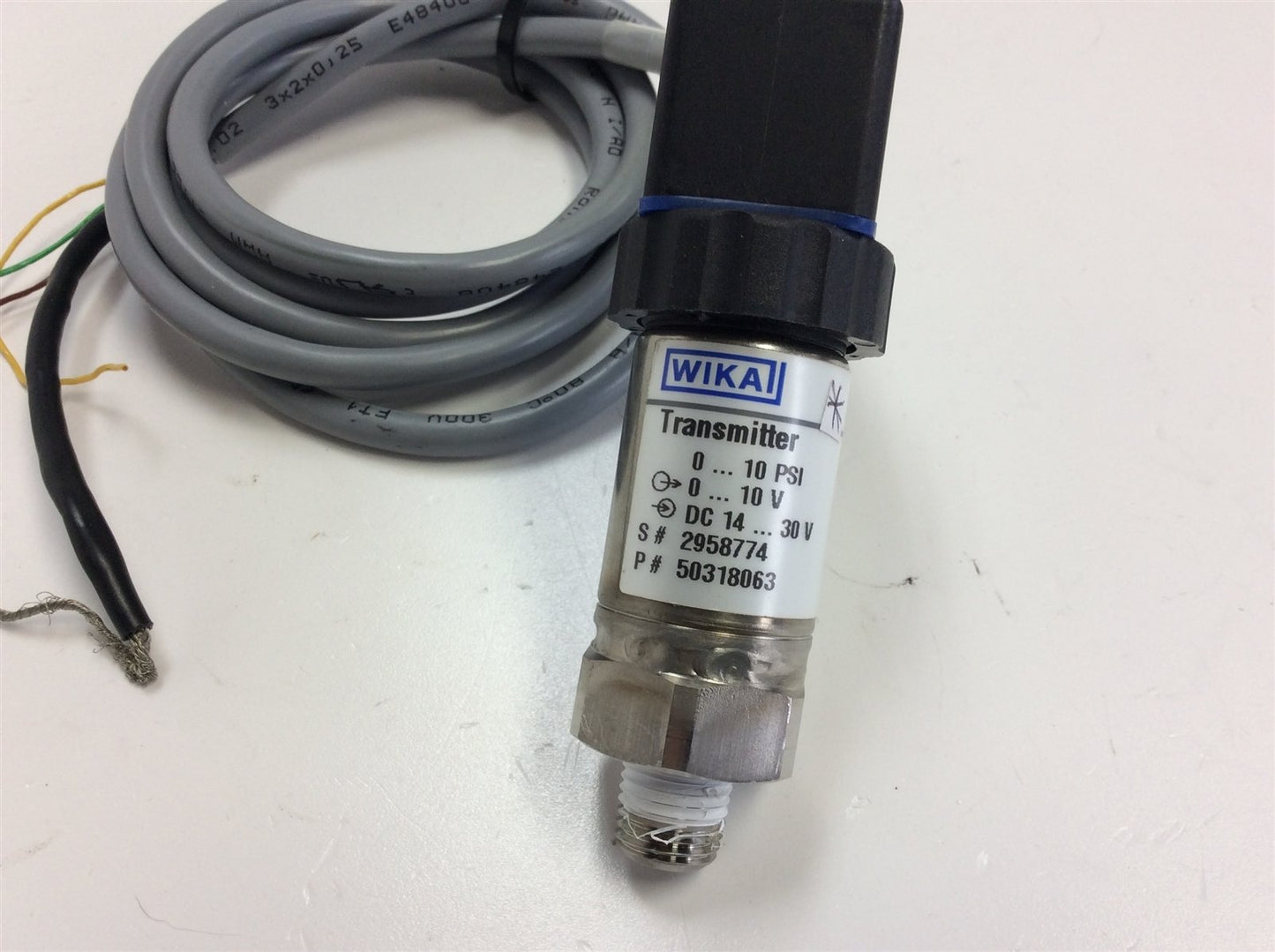 Used WIKA S-10 50318063 Pressure Transmitter 10-30VDC 1/4" NPT With Cable 0-10 PSI