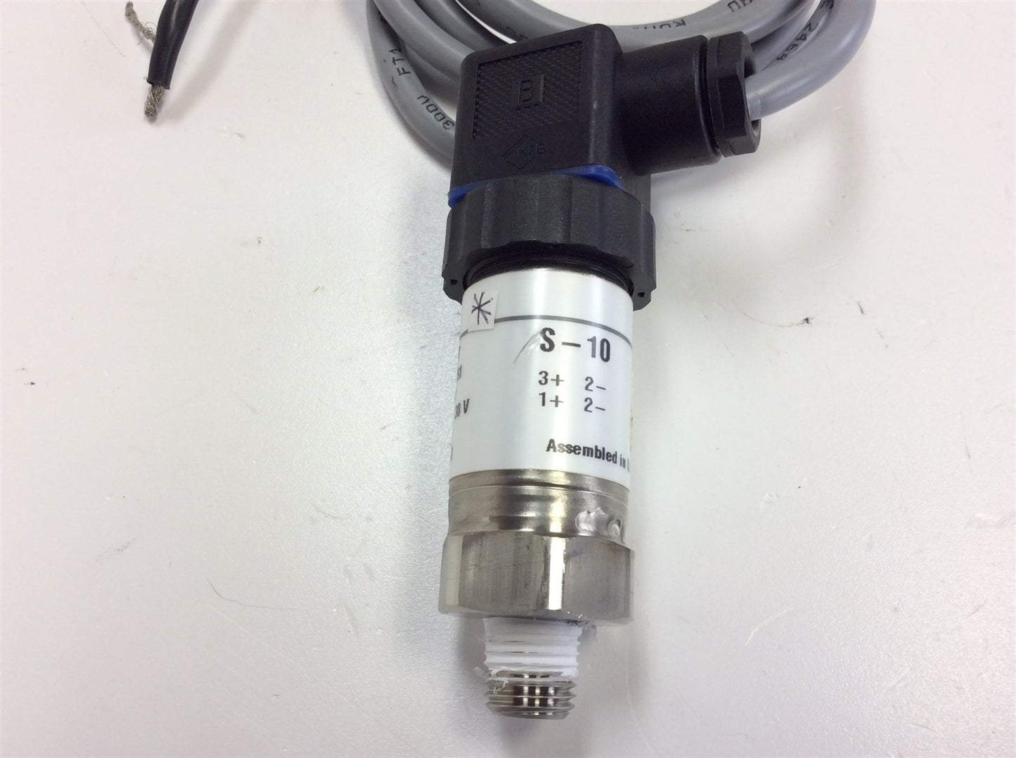 Used WIKA S-10 50318063 Pressure Transmitter 10-30VDC 1/4" NPT With Cable 0-10 PSI