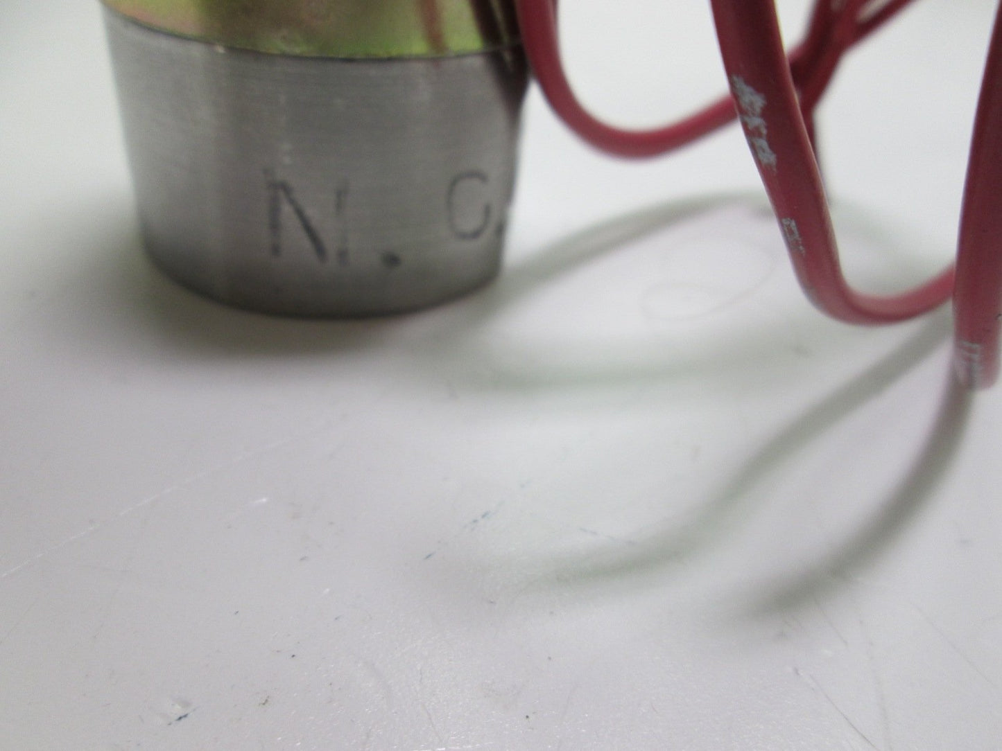 Used Honeywell V52DA2200 Skinner Style Solenoid Valve 1/16 Orifice 200 PSI 120VAC AC