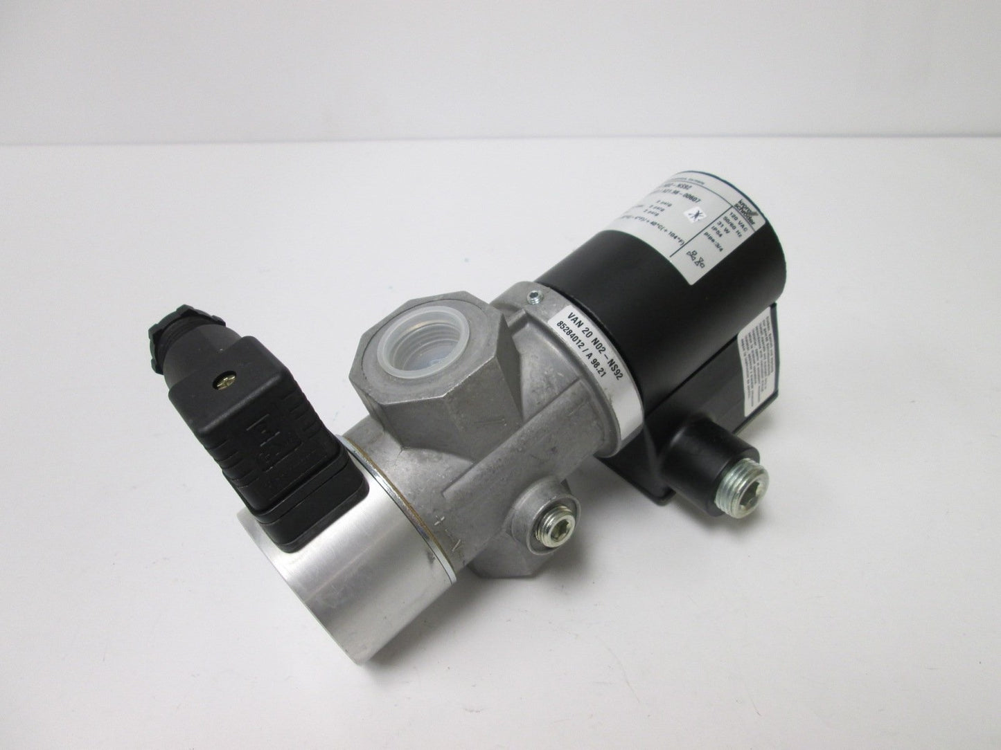 Used Kromschroder VAN 20 N02-NS92 Solenoid Valve, Coil: 120VAC 31W 50/60Hz, 2psi