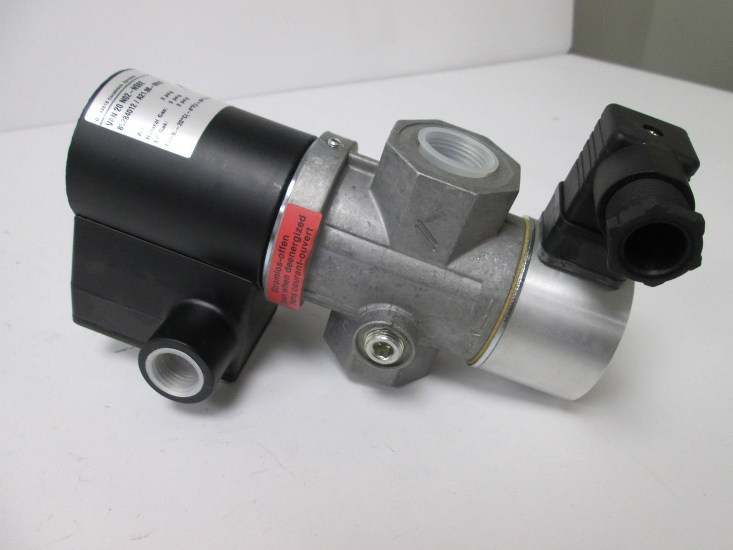 Used Kromschroder VAN 20 N02-NS92 Solenoid Valve, Coil: 120VAC 31W 50/60Hz, 2psi
