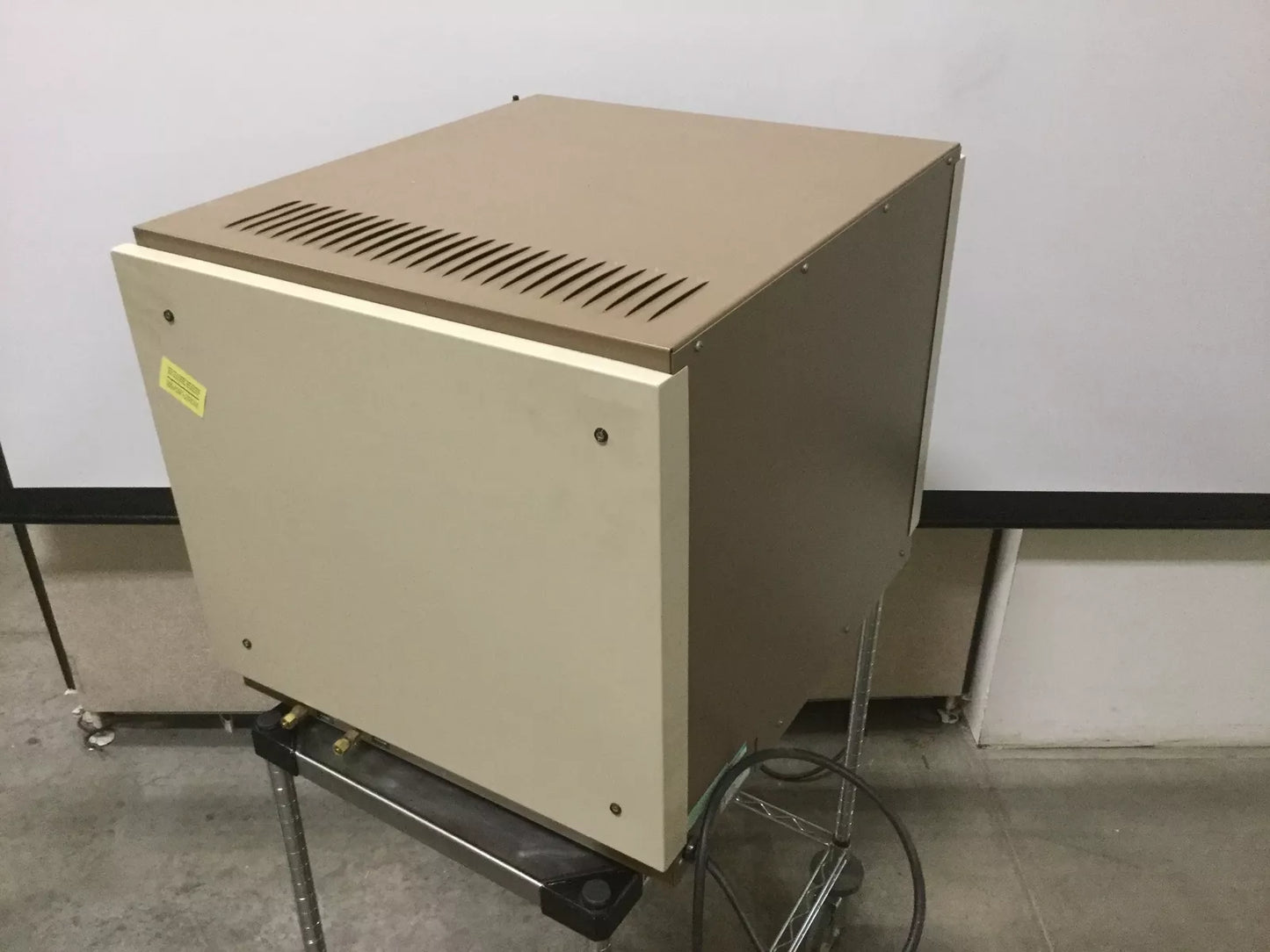 Used Fisher Scientific 282A Isotemp Vacuum Oven 1800W 115VAC 50/60Hz 1.5 cu ft 280°C