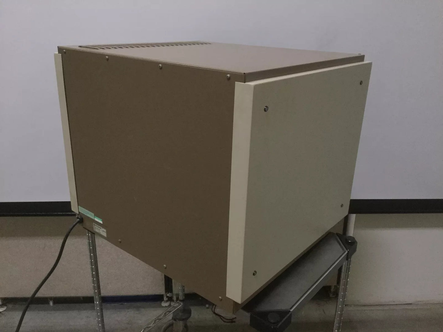 Used Fisher Scientific 282A Isotemp Vacuum Oven 1800W 115VAC 50/60Hz 1.5 cu ft 280°C